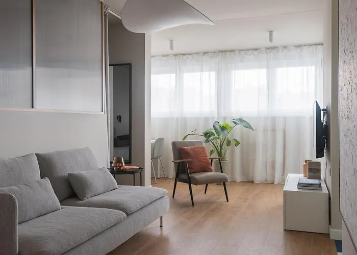 Indigo - Brand New Apartment Split